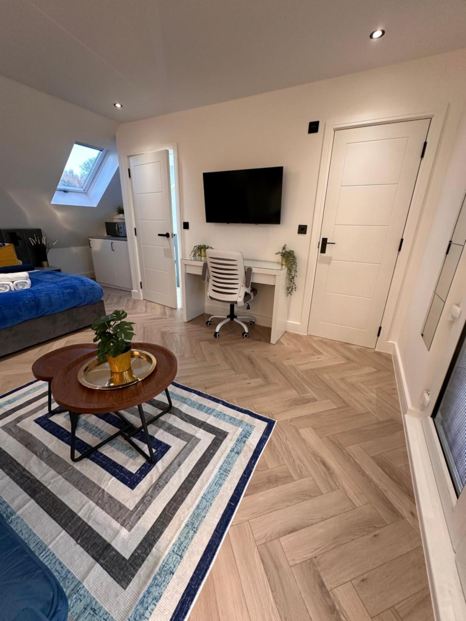 R5 - Luxury Private Ensuite Self-Contained Room - Newly Renovated هالزوين المظهر الخارجي الصورة